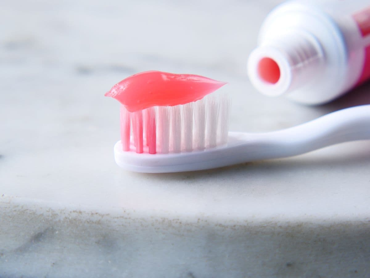Creme dental com flúor